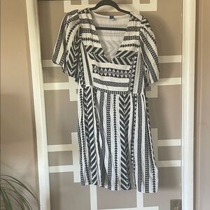 Chic Old Navy Geometric Midi Dress